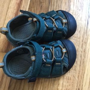 Keen sandals toddler 7, like new